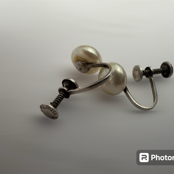 Vintage 7mm Pearl & Sterling Silver Screw Back Earrings - Picture 4 of 6